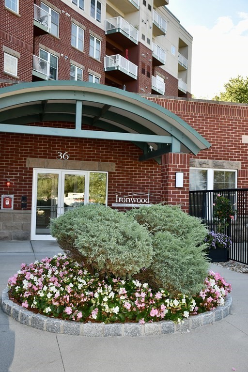 36 Village Road, Unit 713 Middleton, MA 01949 - Photo 2 of 39