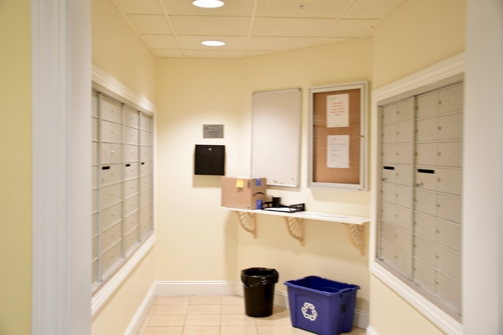 36 Village Road, Unit 713 Middleton, MA 01949 - Photo 27 of 39 a bathroom with a tub a sink and a large mirror