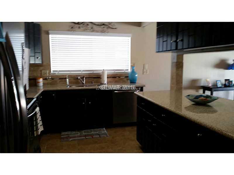 Kitchen. Granite, stainless steel