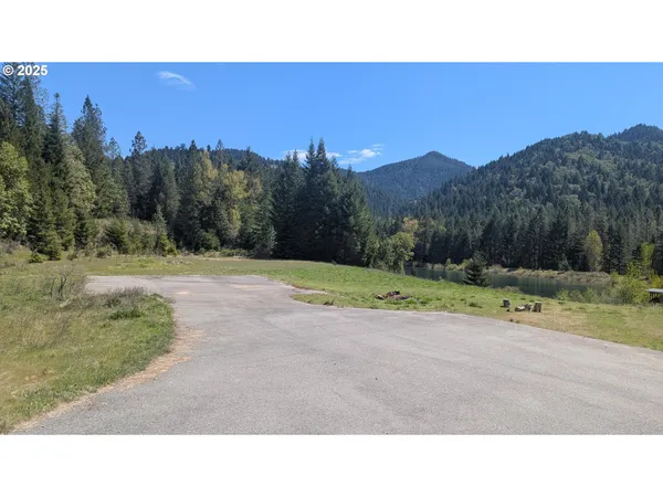 $895,000 | 2999 Speaker Road, Wolf Creek, OR 97497