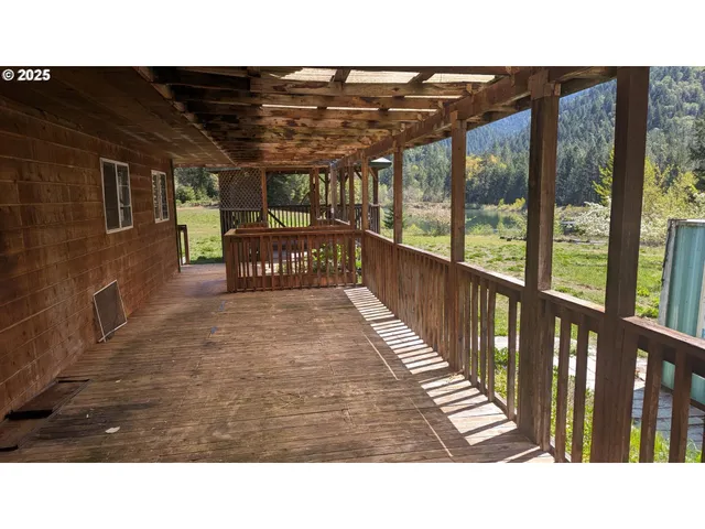 $995,000 | 2999 Speaker Road, Wolf Creek, OR 97497