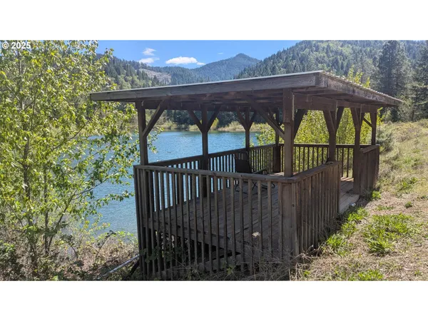 $895,000 | 2999 Speaker Road, Wolf Creek, OR 97497