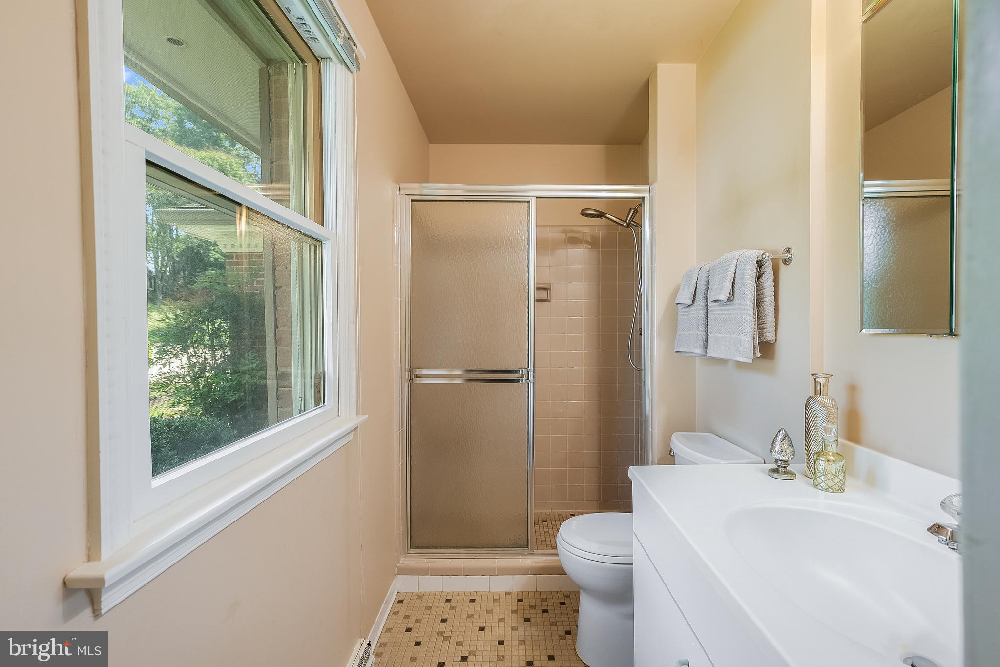 9528 Rockport Road Vienna, VA 22180 - Photo 21 of 49 Primary En-Suite Bath