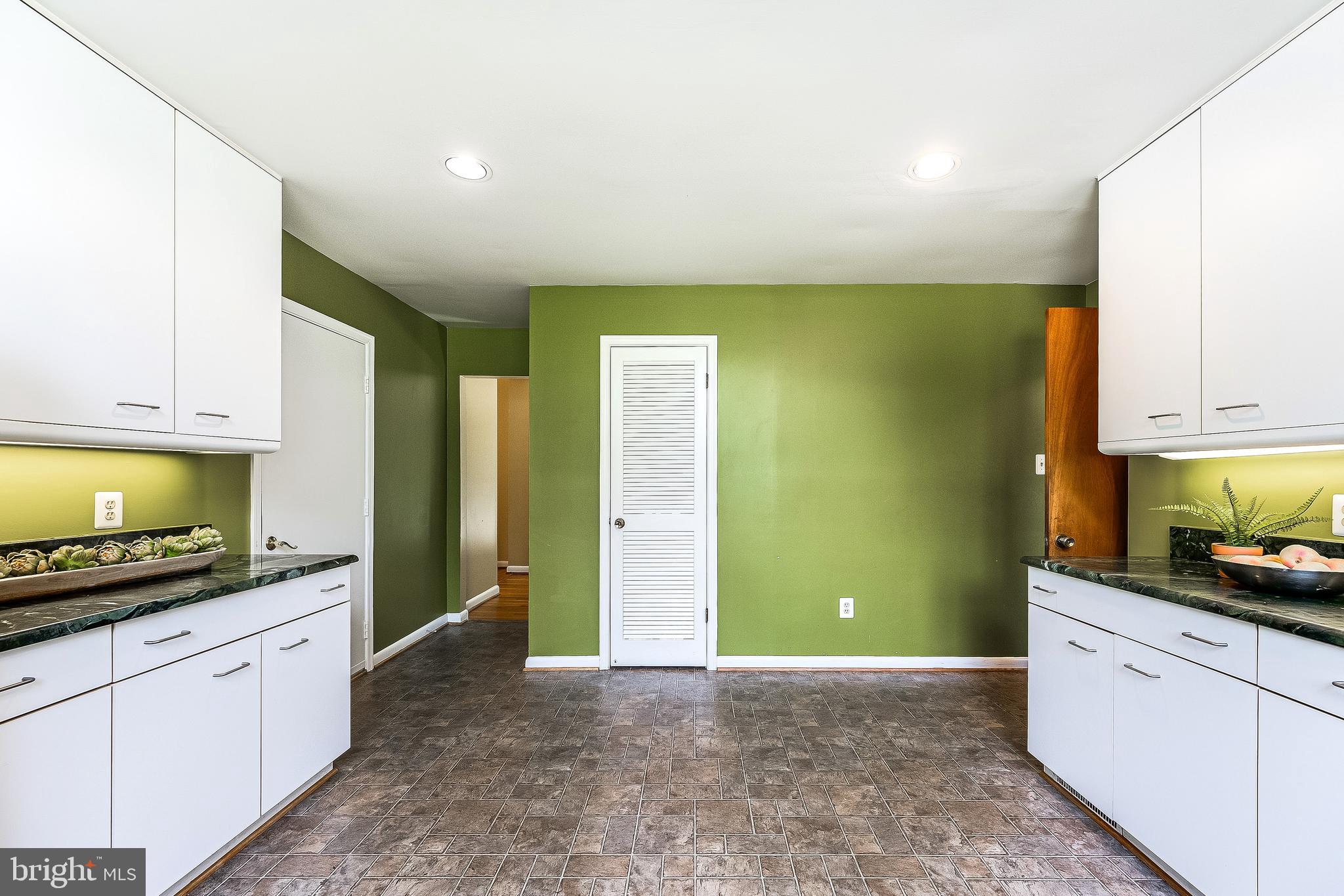 9528 Rockport Road Vienna, VA 22180 - Photo 7 of 49 Walk-in pantry
