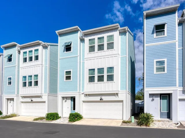 $789,000 | 451 Wingfield Drive, Sarasota, FL 34237