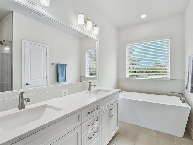 $789,000 | 451 Wingfield Drive, Sarasota, FL 34237