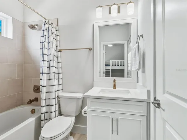 $789,000 | 451 Wingfield Drive, Sarasota, FL 34237