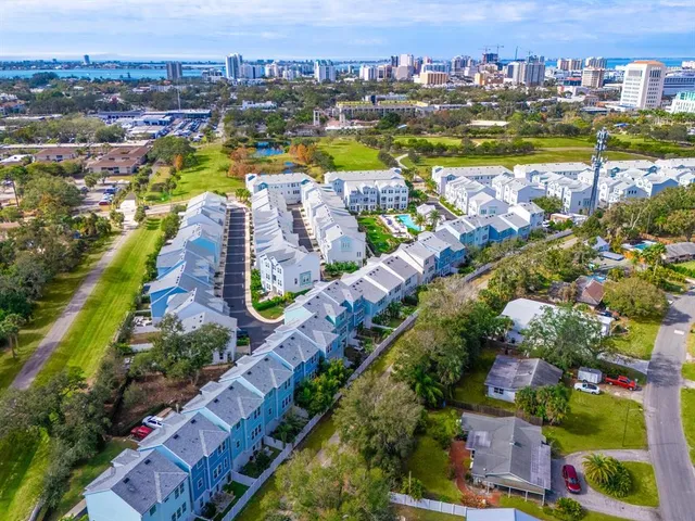 $789,000 | 451 Wingfield Drive, Sarasota, FL 34237