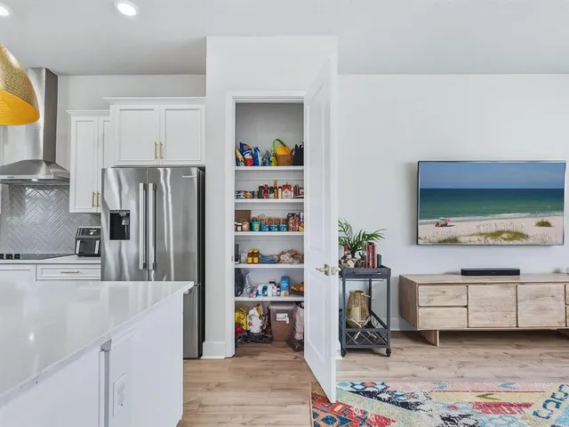 $789,000 | 451 Wingfield Drive, Sarasota, FL 34237