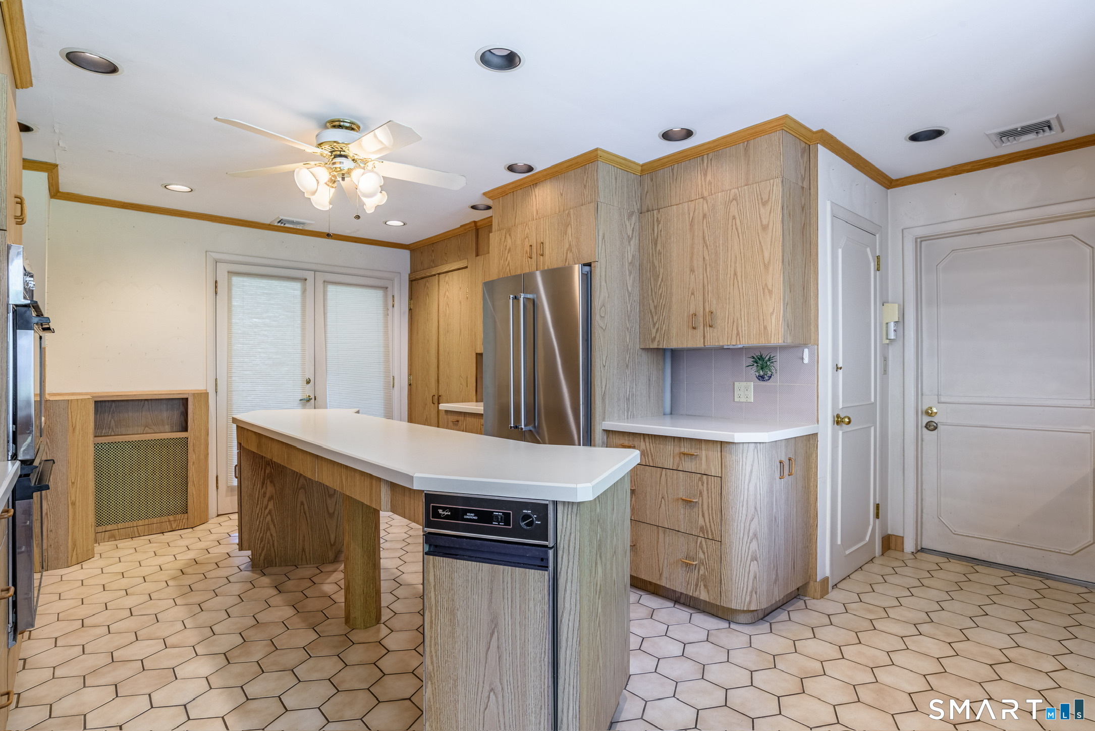 142 Williams Road Trumbull, CT 06611 - Photo 5 of 40