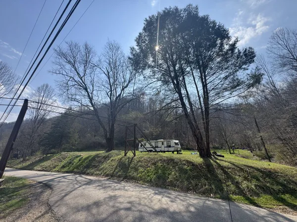 $24,900 | 7665 Emmons Road, Ashford, WV 25009