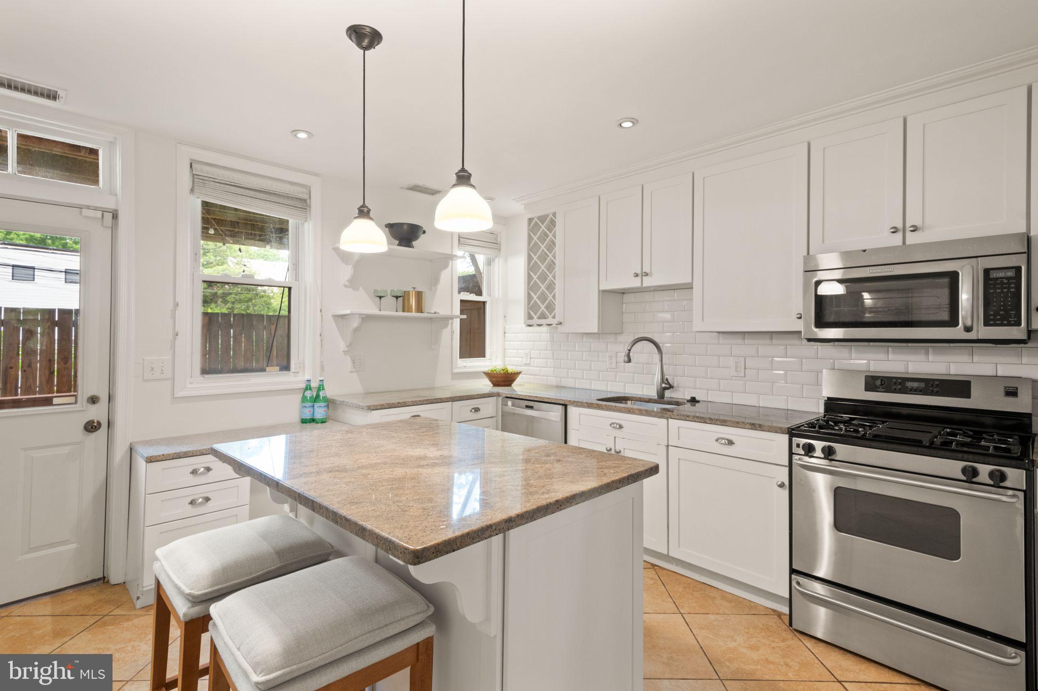 559 15th Street Southeast Washington, DC 20003 - Photo 11 of 31