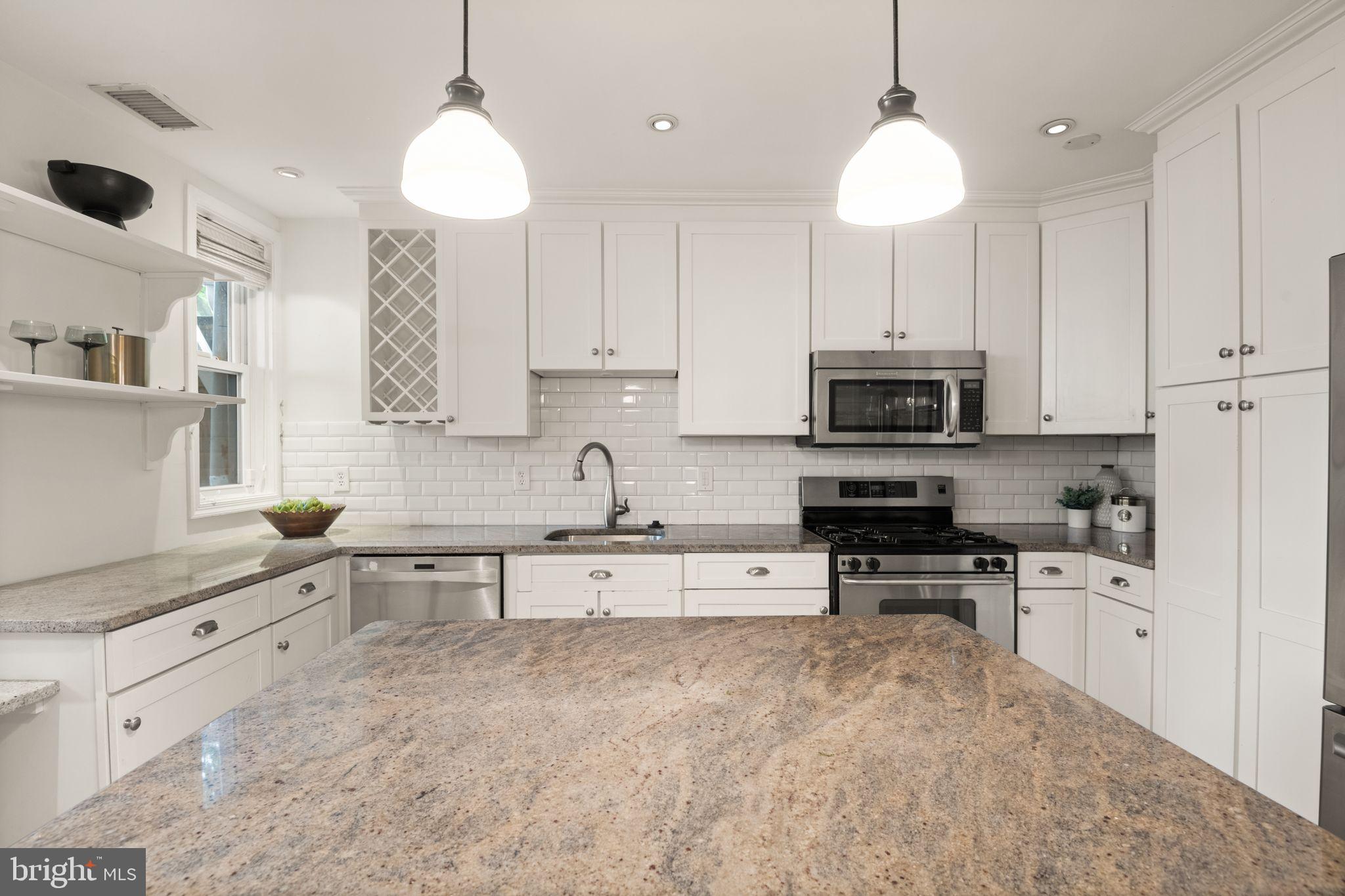 559 15th Street Southeast Washington, DC 20003 - Photo 13 of 31