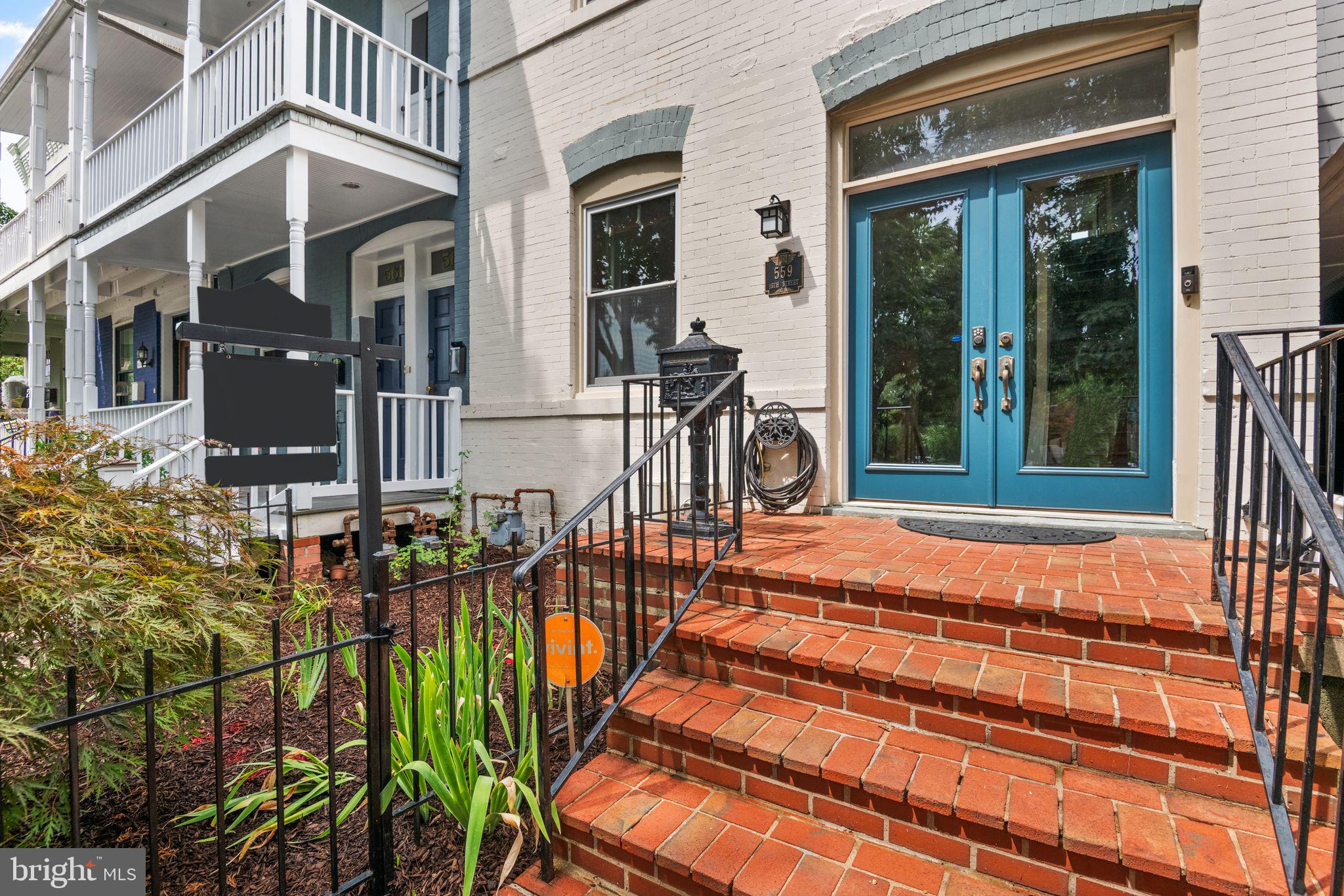 559 15th Street Southeast Washington, DC 20003 - Photo 3 of 31