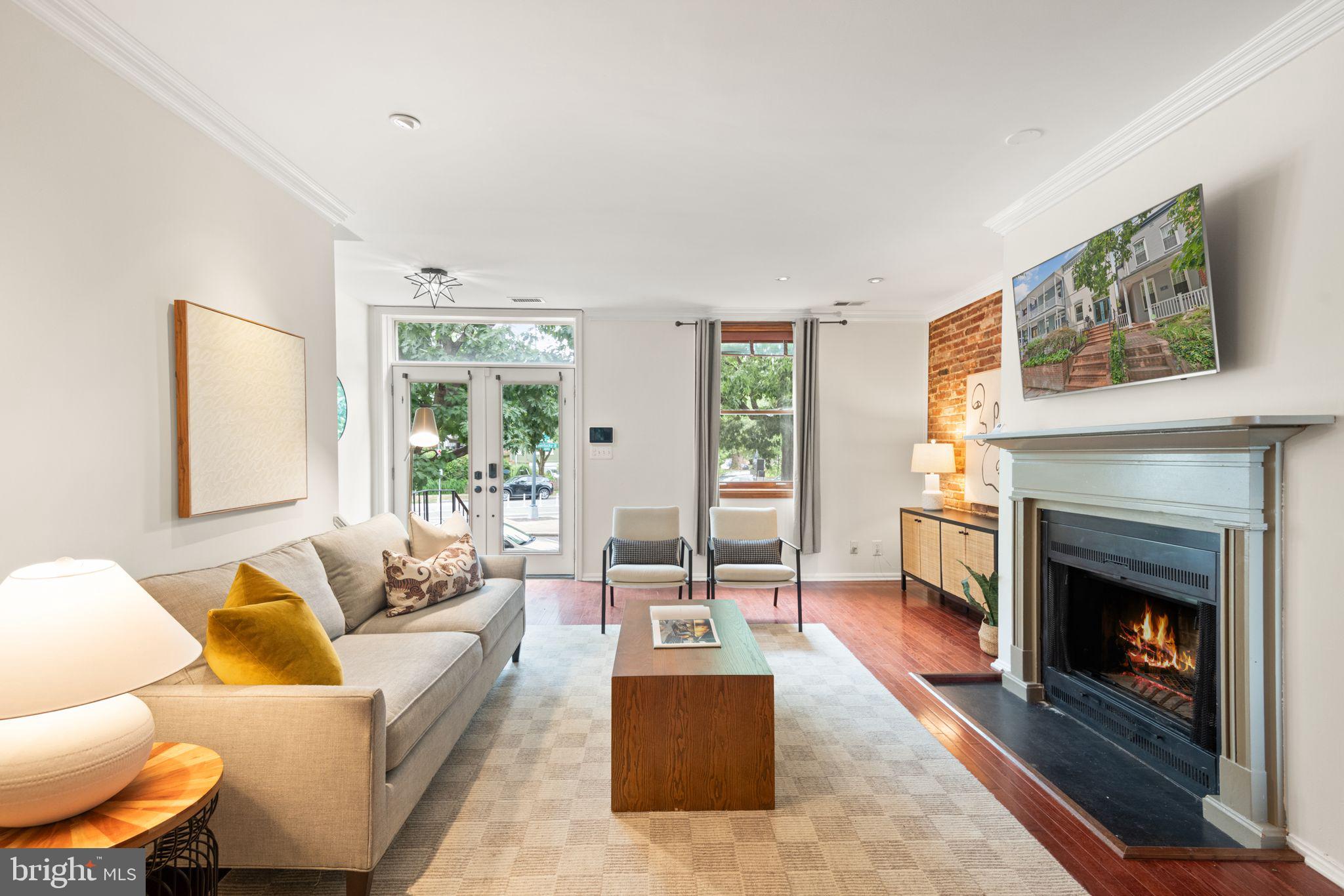 559 15th Street Southeast Washington, DC 20003 - Photo 5 of 31