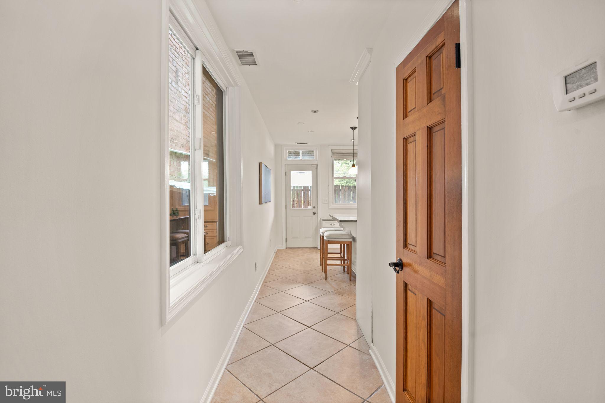 559 15th Street Southeast Washington, DC 20003 - Photo 10 of 31