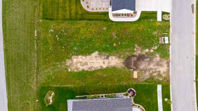 a sign that is sitting in front of a bathroom