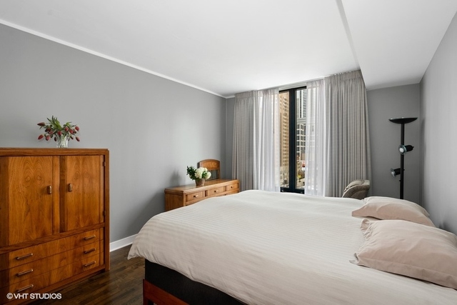 744 North Clark Street, Unit 801 Chicago, IL 60654 - Photo 7 of 12 a bedroom with a bed and a window
