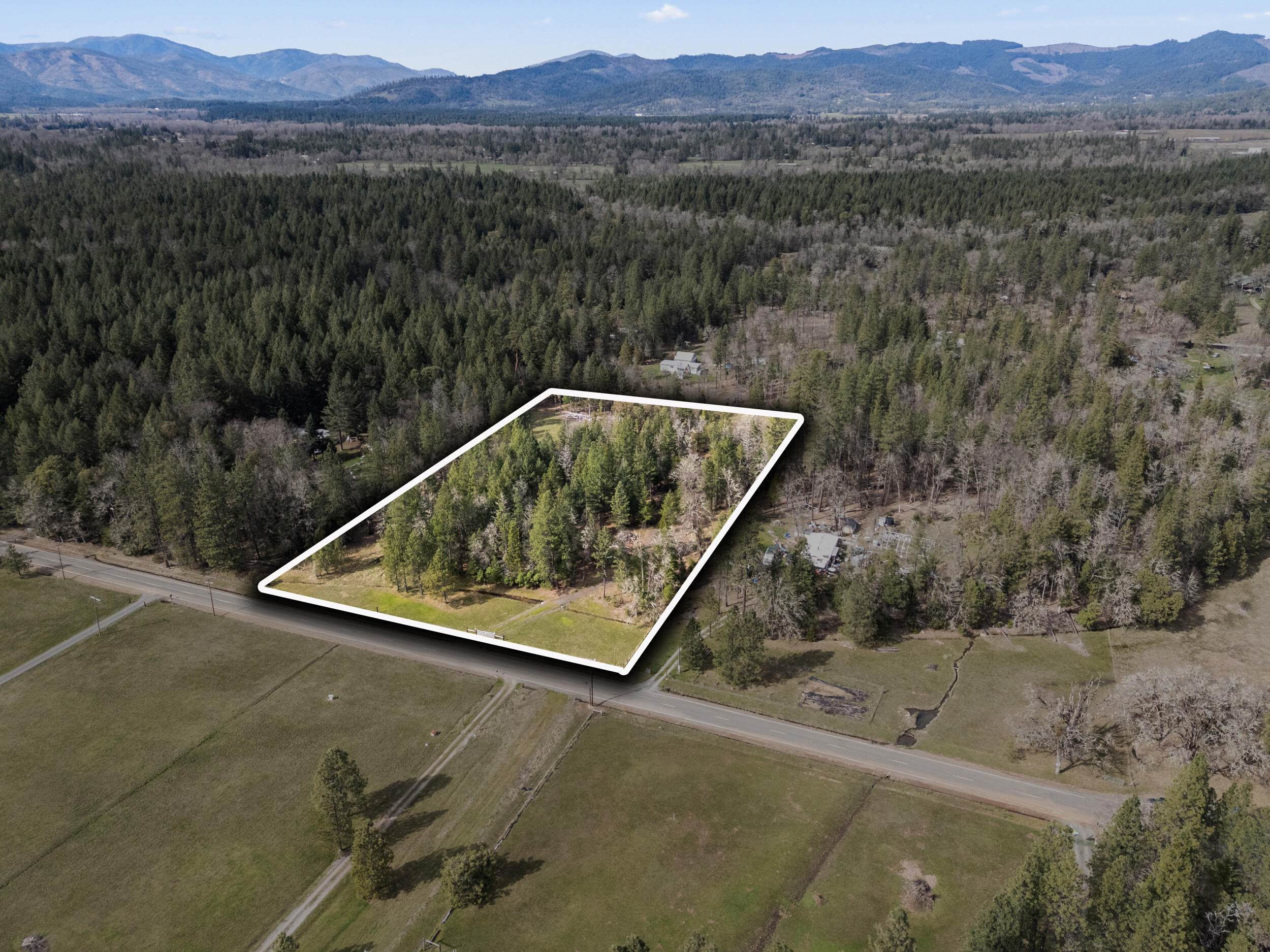 522 Jackadel Lane Cave Junction, OR 97523 - Photo 22 of 22 522 jackadel ln - lotline 3