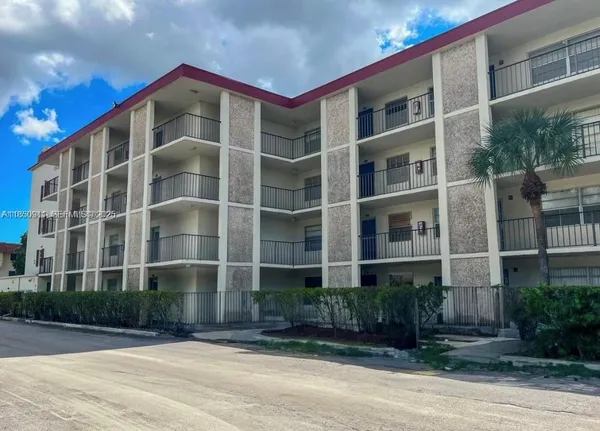 $1,750 | 3001 Northwest 48th Avenue, Unit 444, Lauderdale Lakes, FL 33313