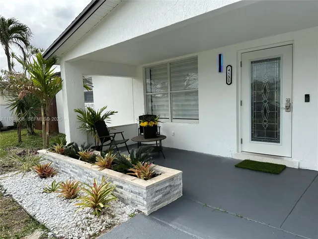 a view of a house with backyard and sitting area