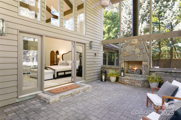 a large bedroom with a bed and a lamp on table
