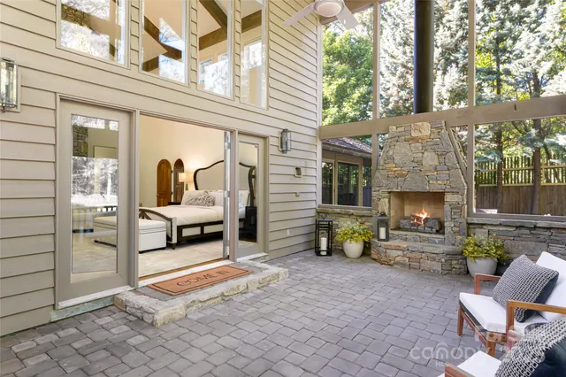 a large bedroom with a bed and a lamp on table