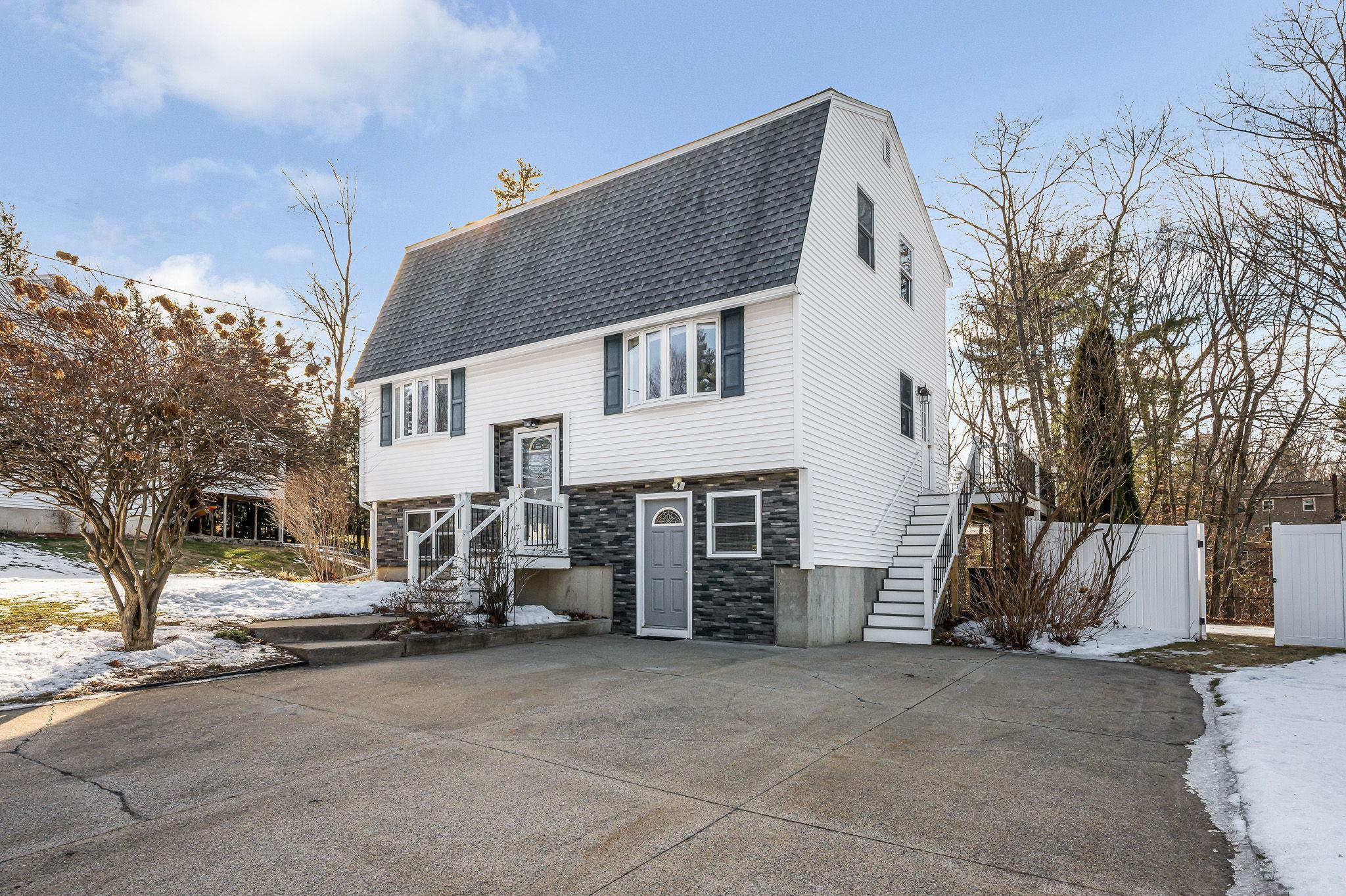 25 Robinhood Road Nashua, NH 03062 - Photo 1 of 46 Gallery Image 1