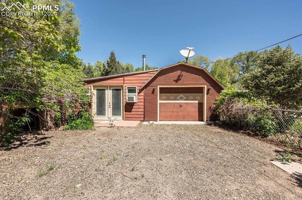 2233 Daniel Road Pueblo, CO 81006 - Photo 26 of 48 a front view of a house with a garden