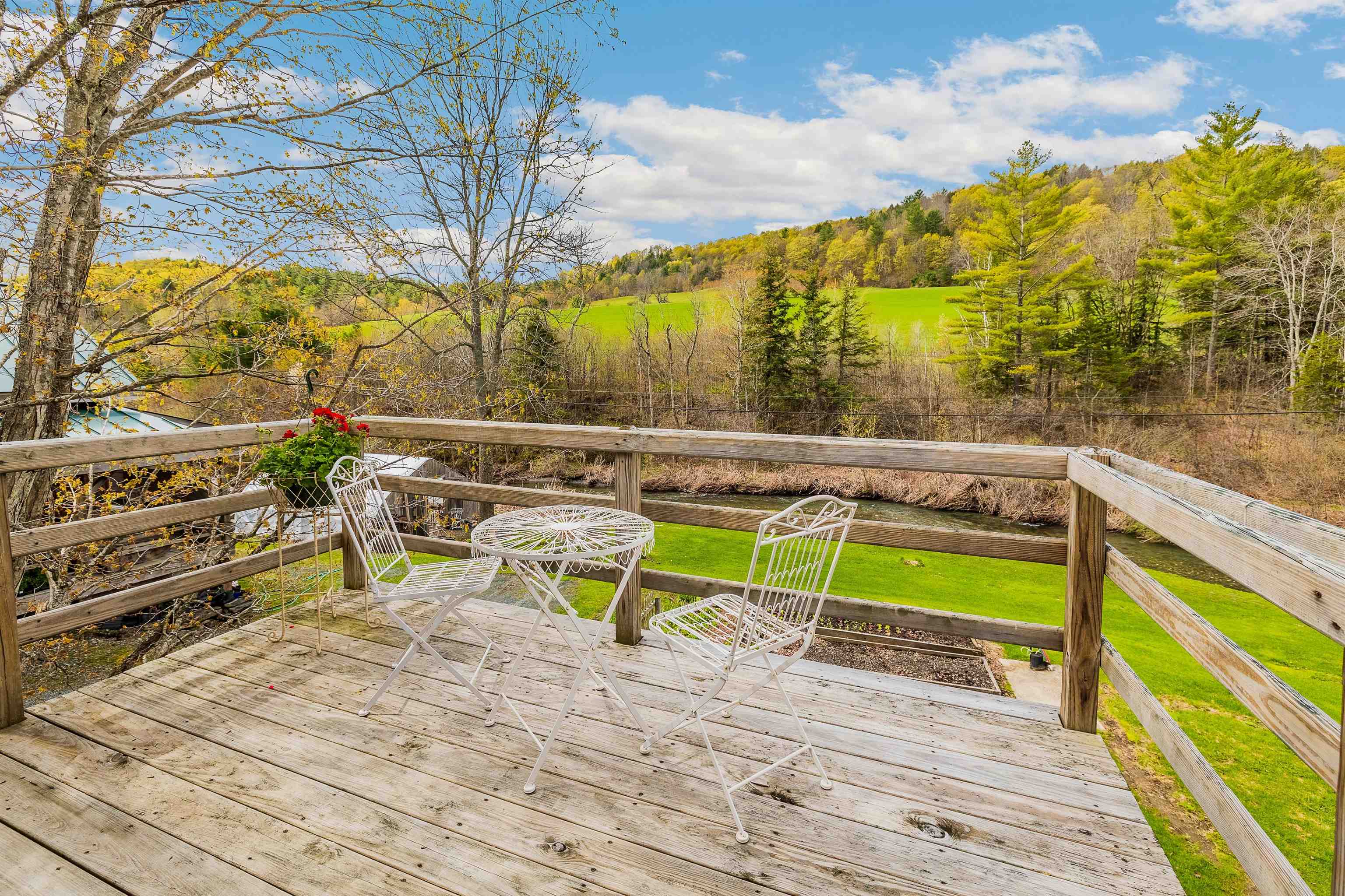 49 Highway 12 Pomfret, VT 05091 - Photo 2 of 36