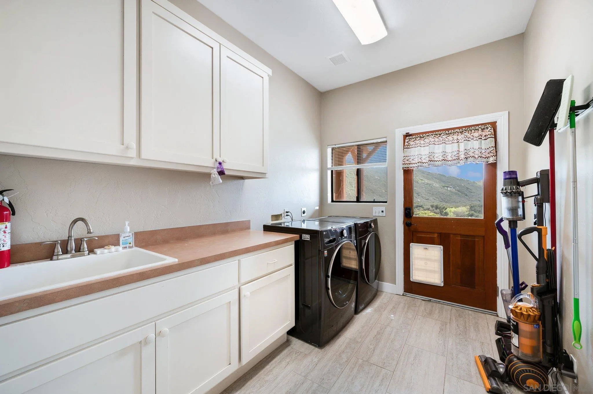 17287 Oak Hollow Road Ramona, CA 92065 - Photo 37 of 71 a kitchen with a sink stove and refrigerator