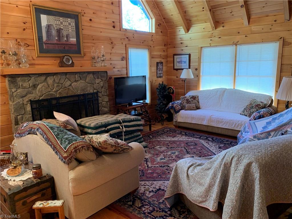 310 Doe Run Purlear, NC 28665 - Photo 4 of 15