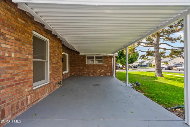 a view of a house with backyard and porch