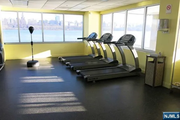 $699,900 | 116 The Promenade, Unit 116, Edgewater, NJ 07020