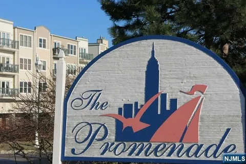 $699,900 | 116 The Promenade, Unit 116, Edgewater, NJ 07020