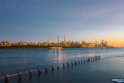 $699,900 | 116 The Promenade, Unit 116, Edgewater, NJ 07020