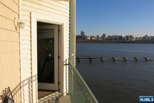 116 The Promenade, Unit 116 Edgewater, NJ 07020 - Photo 5 of 26