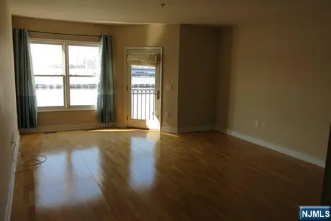 $699,900 | 116 The Promenade, Unit 116, Edgewater, NJ 07020