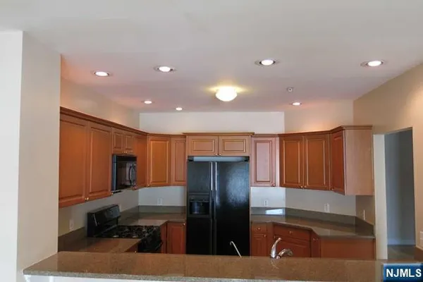 $699,900 | 116 The Promenade, Unit 116, Edgewater, NJ 07020