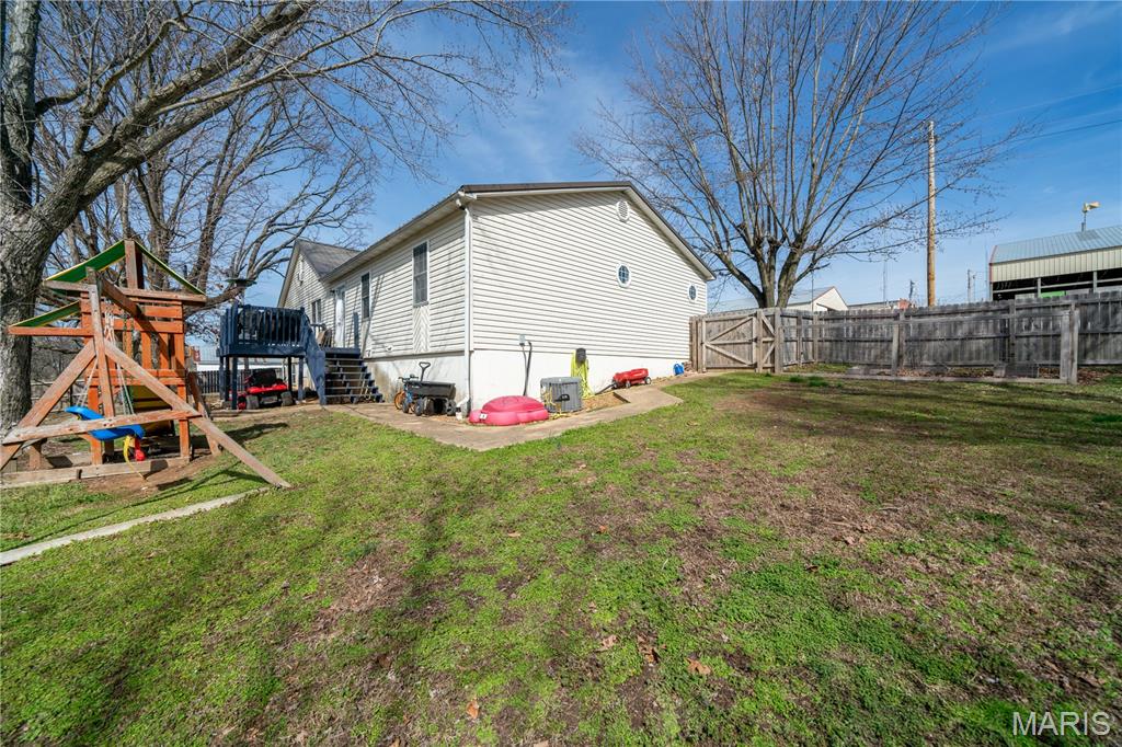 107 Center Street Crocker, MO 65452 - Photo 4 of 35