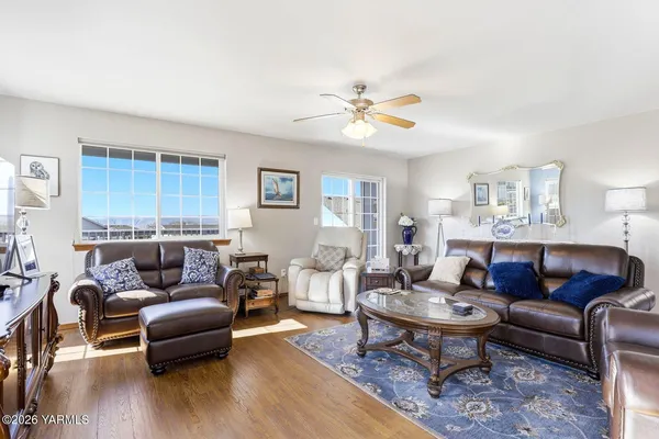 $475,000 | 810 Overbluff Lane, Yakima, WA 98901
