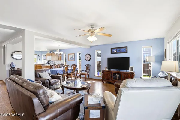 $475,000 | 810 Overbluff Lane, Yakima, WA 98901