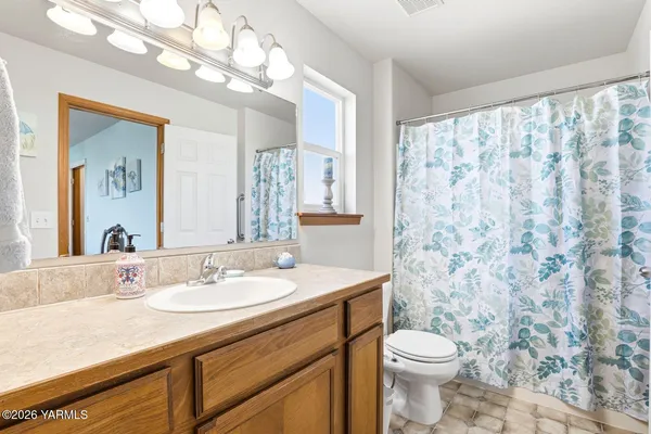 $475,000 | 810 Overbluff Lane, Yakima, WA 98901