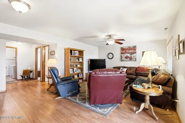 $475,000 | 810 Overbluff Lane, Yakima, WA 98901
