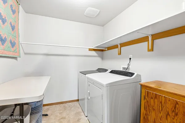$475,000 | 810 Overbluff Lane, Yakima, WA 98901