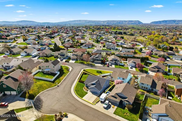 $475,000 | 810 Overbluff Lane, Yakima, WA 98901