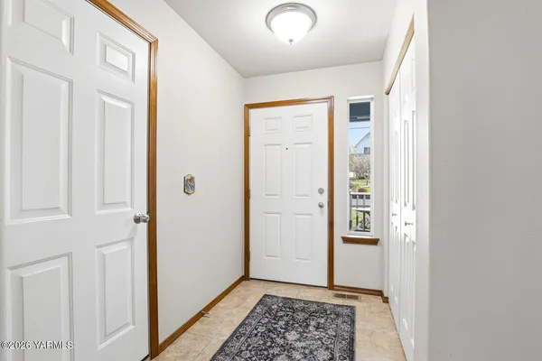 $475,000 | 810 Overbluff Lane, Yakima, WA 98901