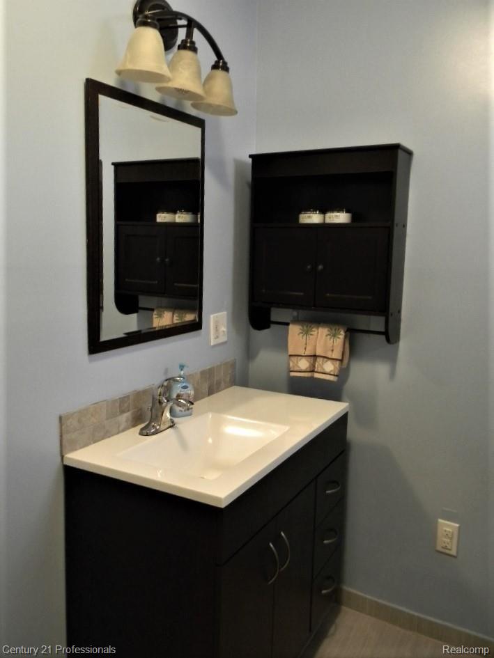 3300 Crooks Road Rochester, MI 48309 - Photo 16 of 19 Vanity in Hall Bath
