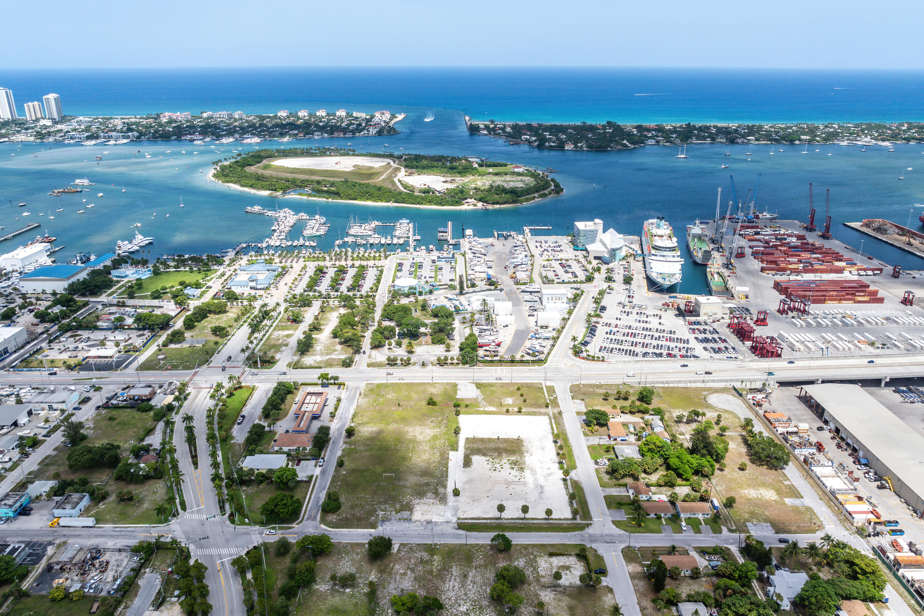 68 West 11th Street Riviera Beach, FL 33404 - Photo 8 of 11 009-68West11thStreet-WestPalmBeach-FL-33
