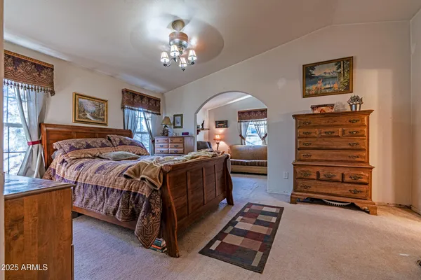 $299,500 | 2179 Hackamore Drive, Overgaard, AZ 85933